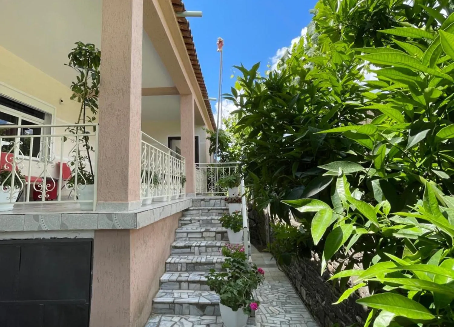 Eljos House Permet Hotel